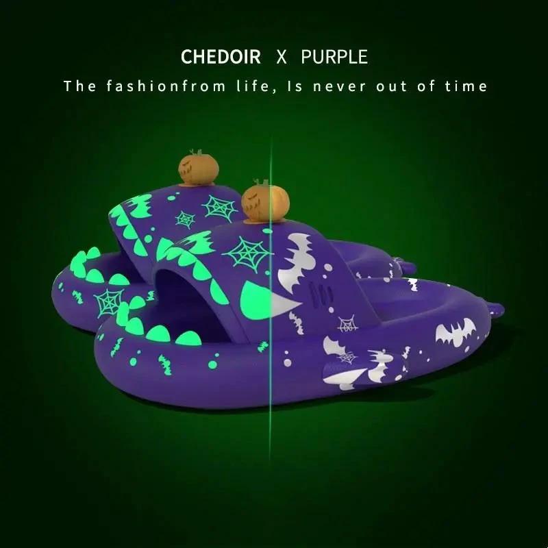 Mandotos luminous shark slippers for men and women, non-slip Halloween and Christmas-themed house shoes, perfect for bathroom use.