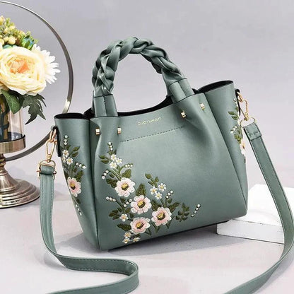 Mandotos shoulder tote bag for women, stylish and spacious leather handbag ideal for shopping and everyday use.