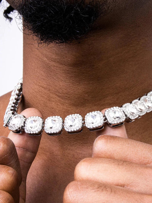 Mandotos Illumina tennis chain with clustered stones and radiant embellishments, showcasing elegant jewelry design.