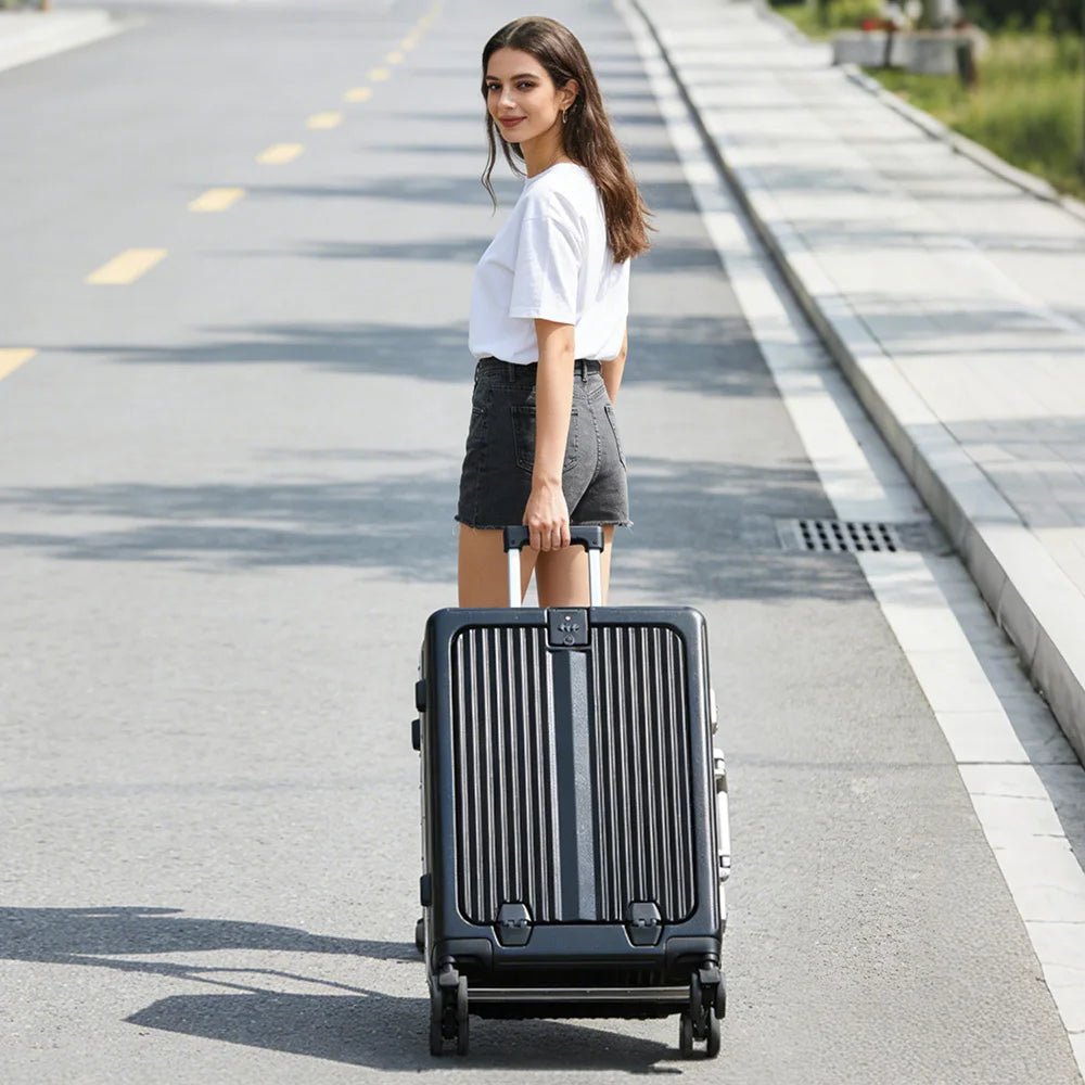 Mandotos International 2026 US Warehouse 20-24 inch zipperless aluminum frame hard shell travel suitcase with front opening design.
