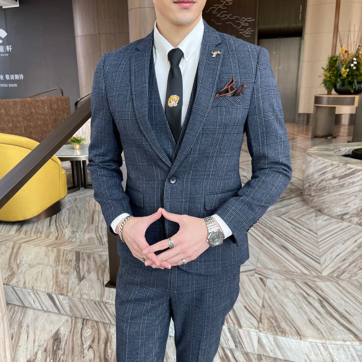 Mandotos International men's 3-piece British Korean plaid suit set, featuring a blazer, vest, and matching trousers in a stylish casual design.