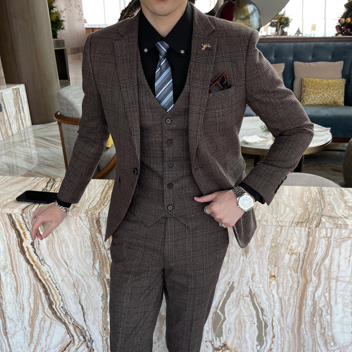 Mandotos International men's 3-piece British Korean plaid suit set, includes blazer, vest, and trousers for business casual wear.