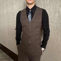 Mandotos International men's 3-piece British Korean plaid suit set, featuring a blazer, vest, and trousers for business casual wear.