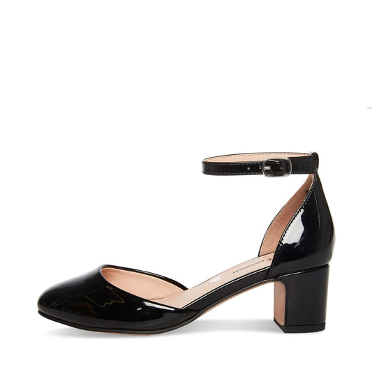 Black patent Steve Madden Kids Pretty Pump shoe with a sleek, shiny finish and classic design for young children.