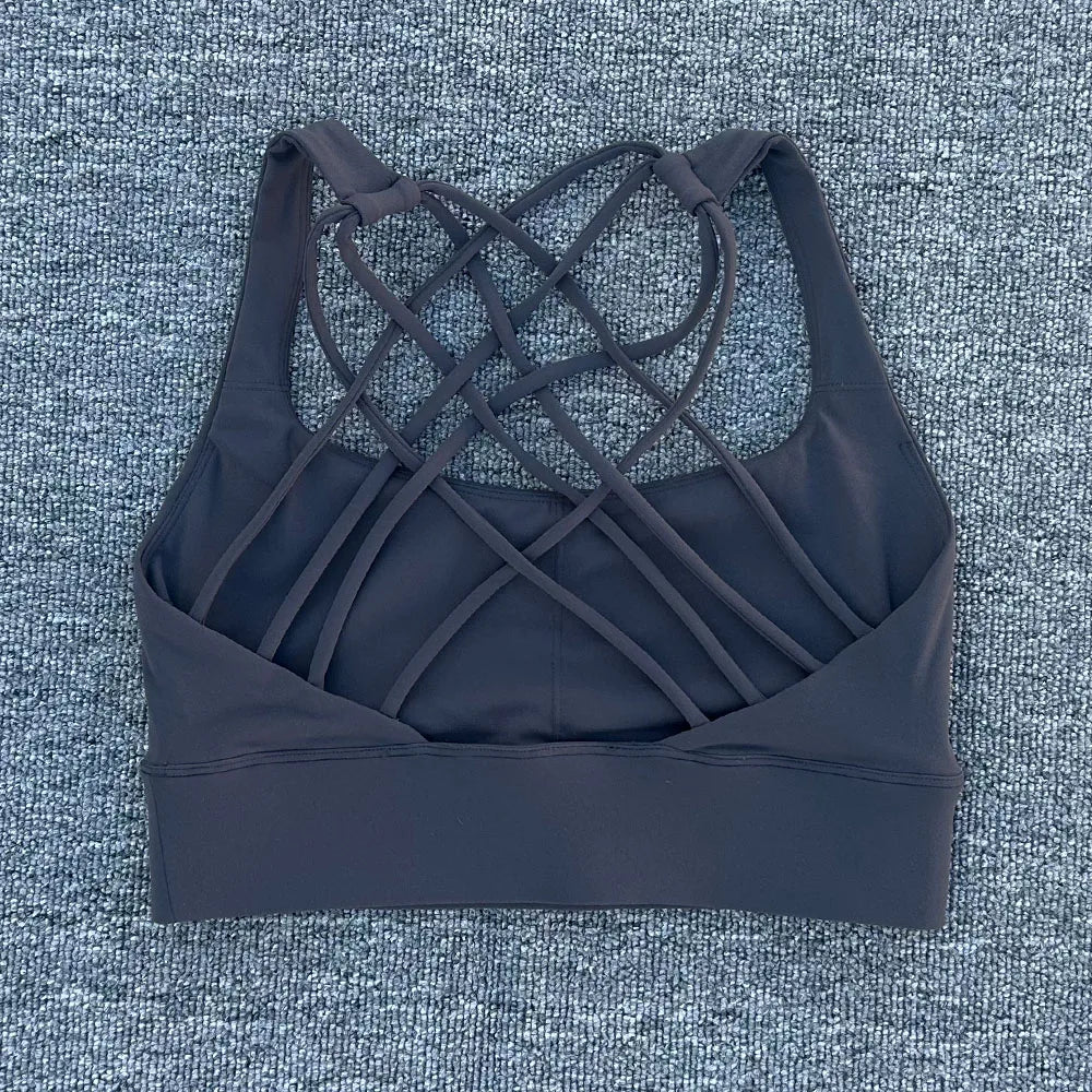 Mandotos International women's shockproof yoga crop top with anti-sweat fabric, designed for gym and sports activities.