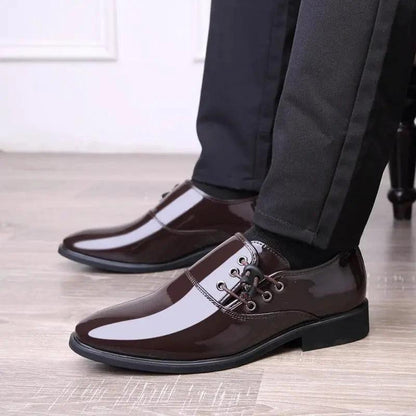 Mandotos men's lace-up leather business casual shoes, black with sleek design and sturdy soles for professional or casual wear.