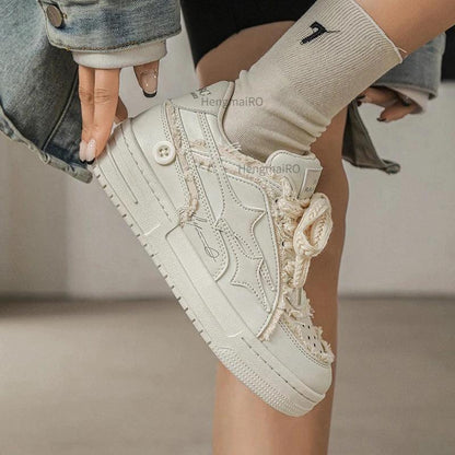 Mandotos leather casual sneakers with white soles and stylish design, suitable for everyday wear.