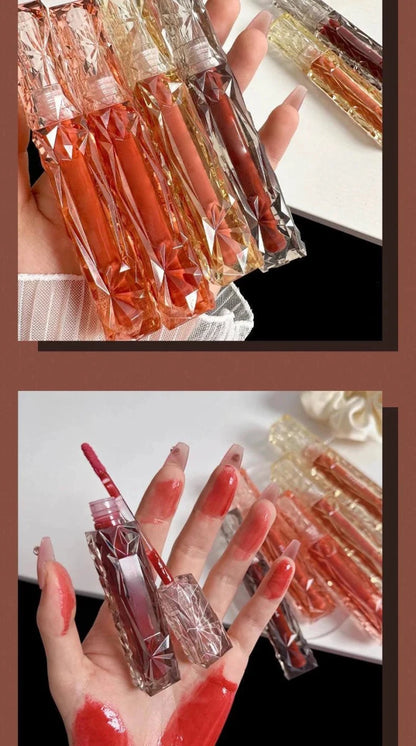 Mandotos long-lasting lip gloss with moisturizing, waterproof formula and mirror-like finish, applied on lips for a glossy look.