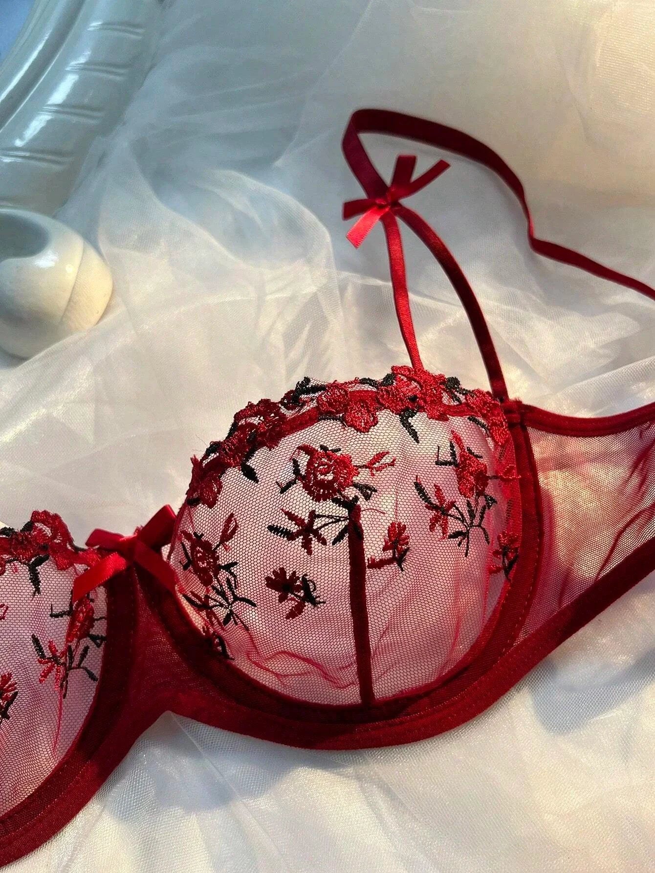 Mandotos Luxe Lingerie floral embroidery 2-piece set with delicate lace and feminine design for confident, alluring women's lingerie.