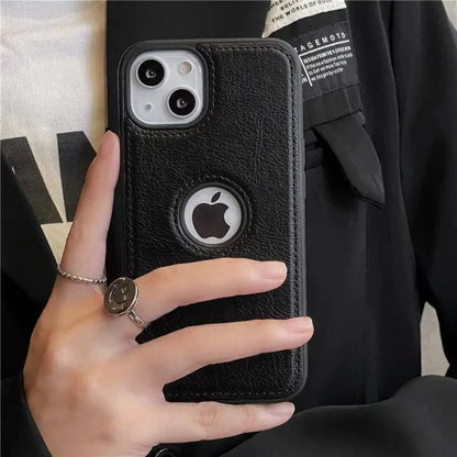 Mandotos luxurious leather sleeve with sleek design, soft leather texture, and precise stitching for a sophisticated look.