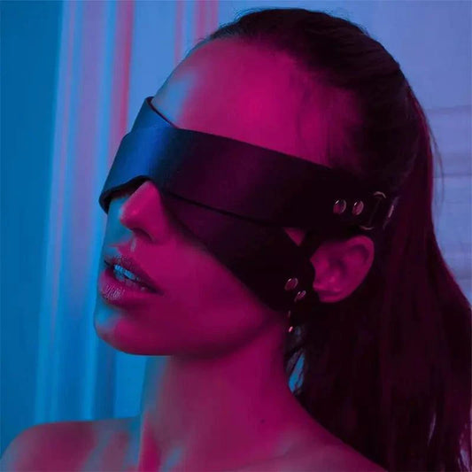 Mandotos luxury leather sleep mask with soft, sleek design for comfortable, restful sleep.