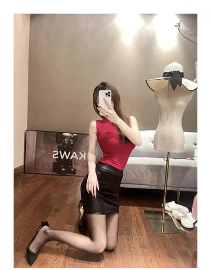 Mandotos black imitation leather high-waist pencil mini skirt, Korean fashion for women, summer style, front view.