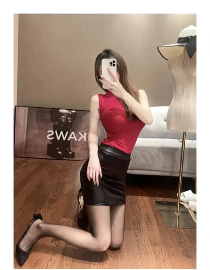 Mandotos black imitation leather mini pencil skirt for women, high waist, Korean fashion, summer style, suitable for wholesale.