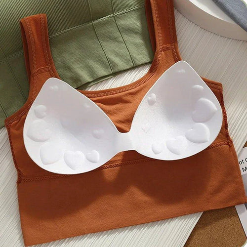 Mandotos breathable women's sports bra, seamless yoga top, shockproof, push-up crop for gym and workout activities.