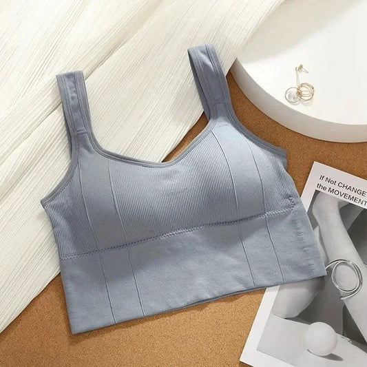 Mandotos breathable sports bra for women, seamless yoga top, shockproof, push-up gym crop top for workout and activewear.