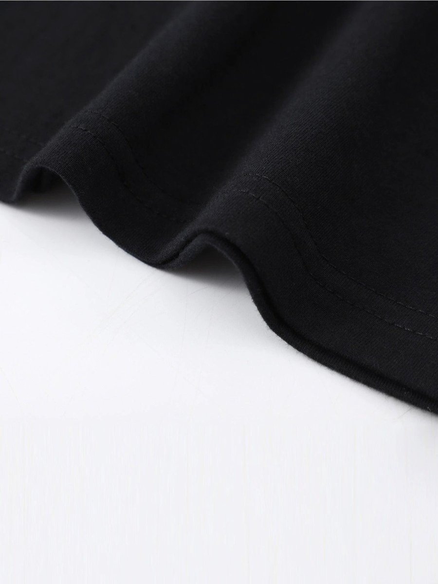 Mandotos men's casual printed T-shirt, lightweight and breathable sportswear, shown in a relaxed fit with vibrant print design.