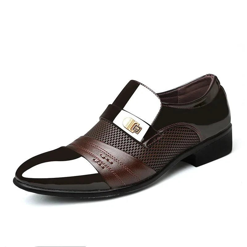 Mandotos men's formal shoes in black leather, sleek design with laces, suitable for business and formal occasions.