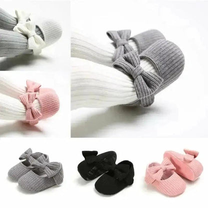 Mandotos newborn soft shoes in pastel pink with cute animal designs, perfect for baby's first steps and comfortable wear.