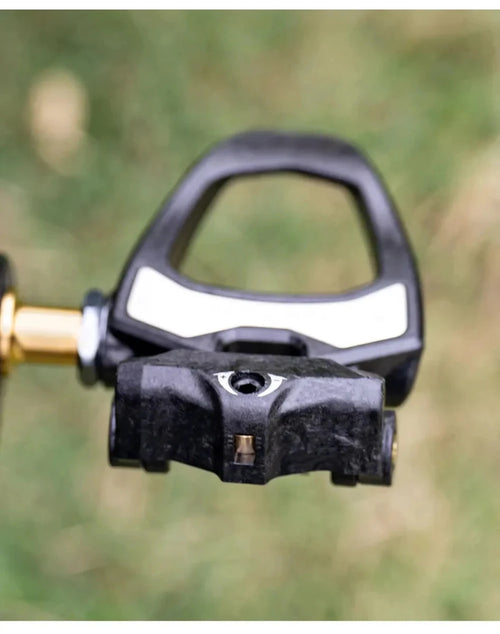 Mandotos ONIRII PD-06 Carbon Lock Pedals for cycling, showing sleek black design and secure locking mechanism.