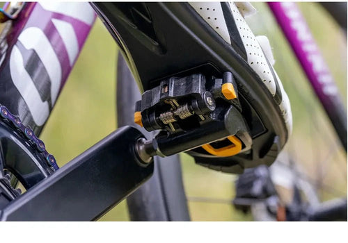 Mandotos ONIRII PD-06 carbon lock pedals for cycling, lightweight with secure clip-in design, ideal for performance biking.