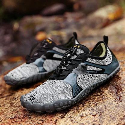 Mandotos outdoor hiking shoes with rugged soles and breathable fabric, designed for outdoor trekking and trail walking.