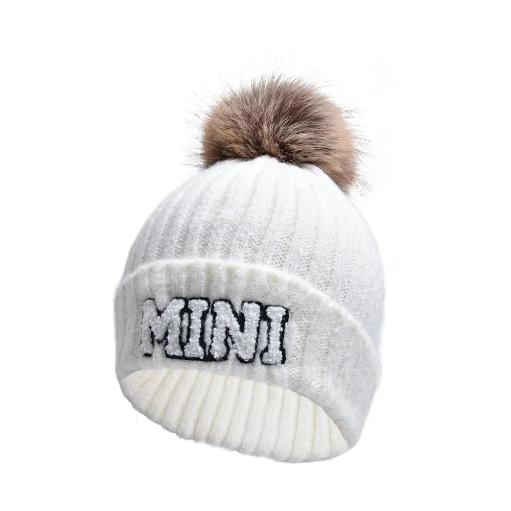 Set of three MANDOTOS parent-child matching beanie hats for Mama, Papa, and Baby, ideal for winter warmth and family photos.