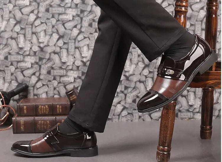 Mandotos patent leather shoes with sleek finish and rounded toe, perfect for formal or stylish occasions.
