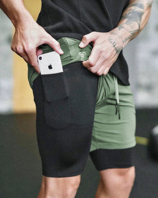 Mandotos pocket compression shorts in black, featuring a sleek design with side pockets and stretchy fabric for athletic comfort.