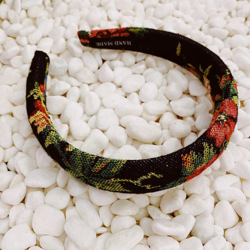 Mandotos Retro Blossom Hairband featuring a vintage floral design and vibrant colors, perfect for stylish hair accessories.