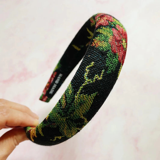 Mandotos Retro Blossom Hairband with vibrant floral pattern, featuring a vintage-inspired design and colorful fabric flowers.