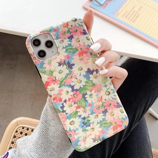 Mandotos Retro Daisy Phone Case with colorful floral design for iPhone and smartphone protection.