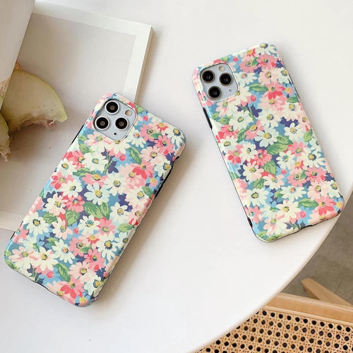 Mandotos retro daisy phone case with colorful floral design for smartphones, offering stylish protection.