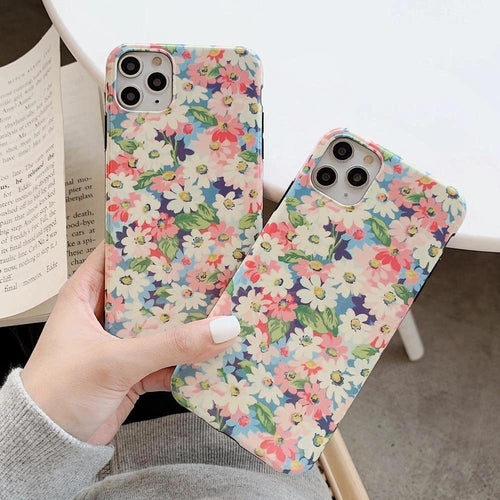 Mandotos Retro Daisy Phone Case with colorful floral design for iPhone and Android smartphones.