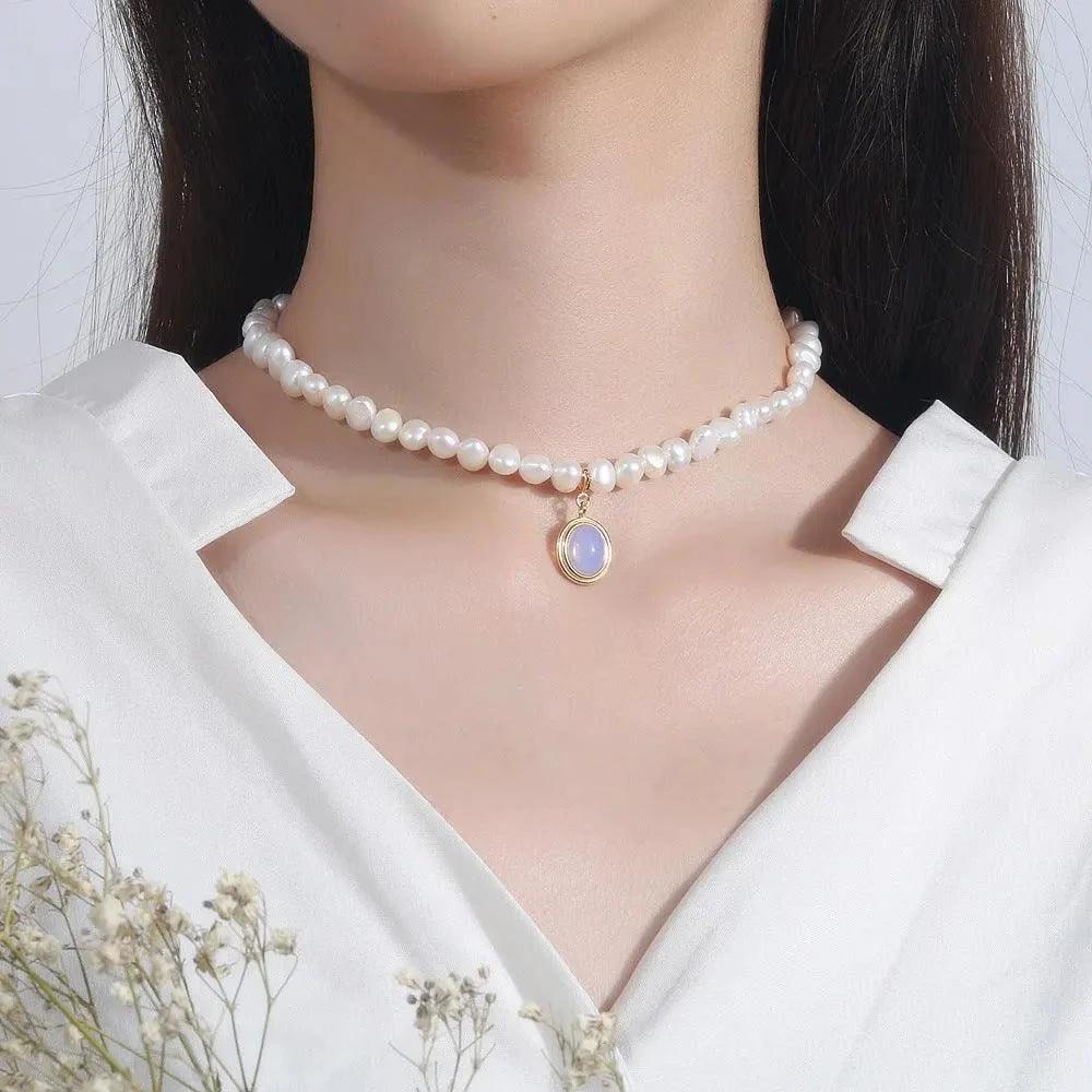 Mandotos round medal pearl necklace with irregular pearls, elegant jewelry featuring a classic design and lustrous pearl finish.