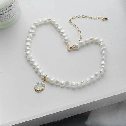 Mandotos round medal pearl necklace featuring irregular pearls, elegant jewelry piece with a classic design.