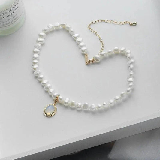 Mandotos round medal pearl necklace featuring irregular pearls, elegant jewelry piece with a classic design.