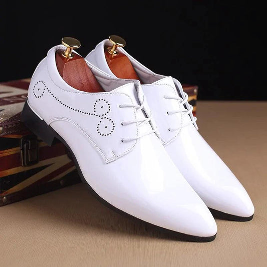 Mandotos sleek leather Oxford shoes with polished finish and classic lace-up design for men.