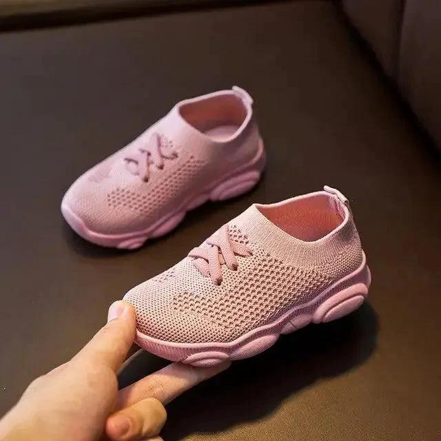 Mandotos children's sneakers for girls and baby boys, sporty casual shoes with colorful design and comfortable fit.