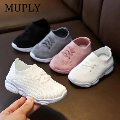 Mandotos children's sneakers for girls and baby boys, sporty casual shoes with colorful design and comfortable fit.