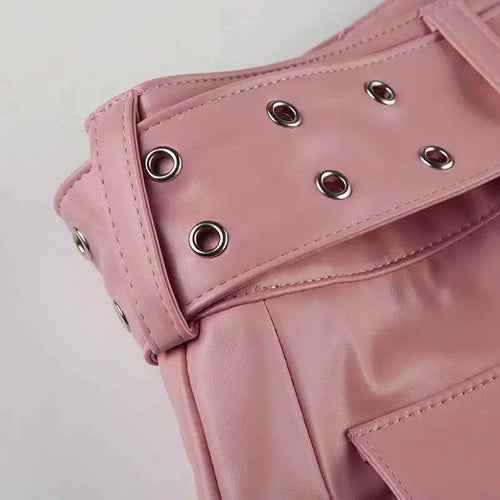Mandotos Spice faux leather pleated mini skirt with a high waist and stylish pleats, perfect for trendy fashion looks.