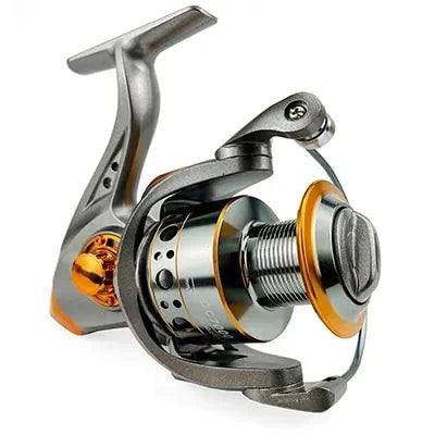 Mandotos SpinMaster Series 1000-7000 fishing reels with metal body and handle, ideal for saltwater and freshwater fishing.