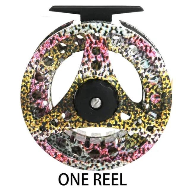 Mandotos Stream Master fishing reel with metal body and ergonomic handle, ideal for freshwater and saltwater fishing.