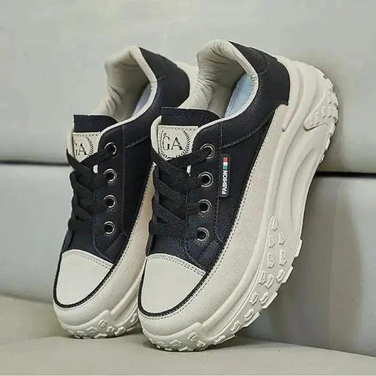 Mandotos stylish orthopedic shoes with supportive design and cushioned insoles, ideal for comfortable, everyday wear.
