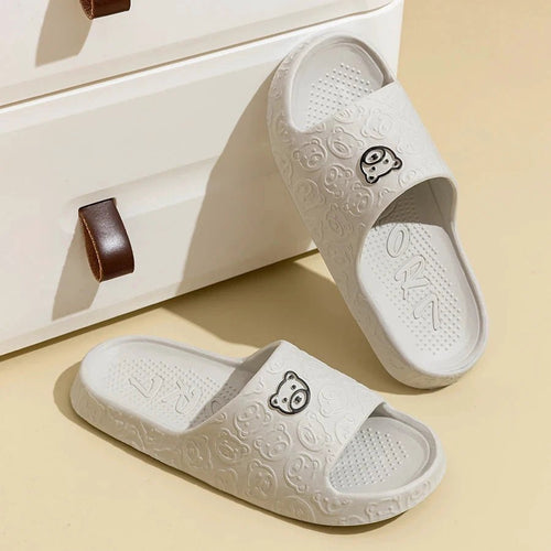 Mandotos men's summer slippers with bear print, non-slip soft indoor sandals for bathroom, casual wear, suitable for couples.