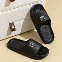 Mandotos men's and women's summer slippers with little bear print, non-slip soft indoor sandals for bathroom and casual wear.