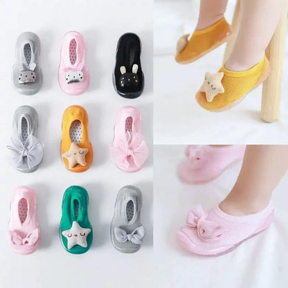 Mandotos toddler shoes in soft fabric with Velcro straps, suitable for little kids and easy to wear.
