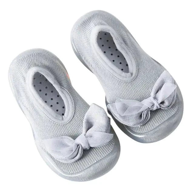 Mandotos toddler shoes in soft fabric with supportive soles, designed for comfort and easy wear for young children.