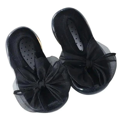 Mandotos toddler shoes in soft fabric with Velcro straps, designed for comfortable and easy wear for young children.
