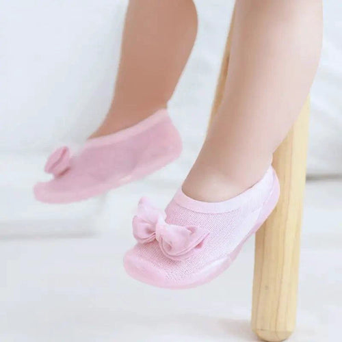 Mandotos toddler shoes in soft fabric with colorful design, featuring Velcro straps for easy wear and toddler-friendly comfort.