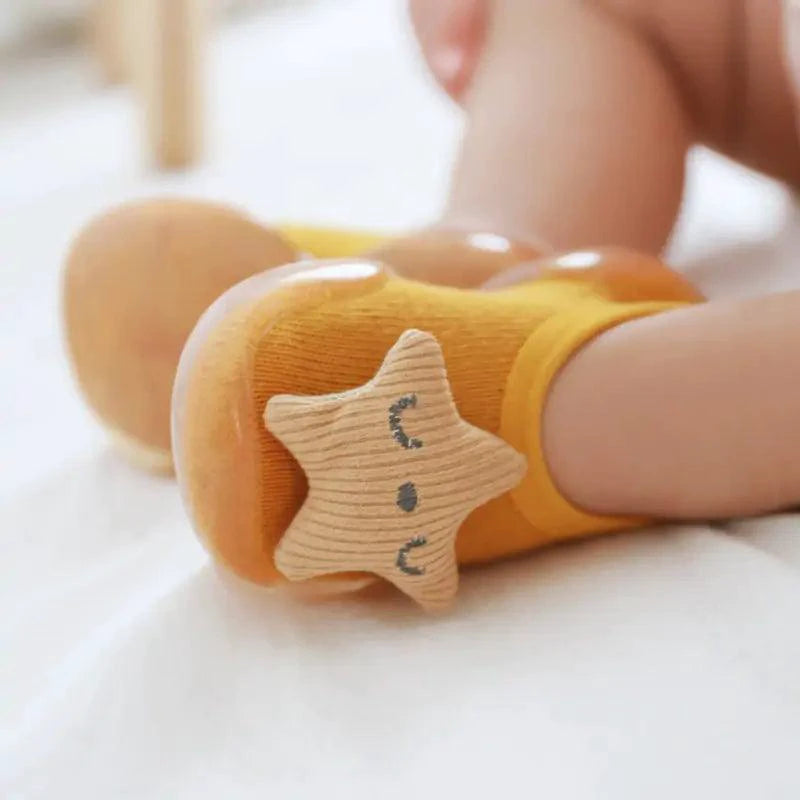 Mandotos toddler shoes in soft fabric with velcro straps, designed for comfortable fit and easy wear for young children.